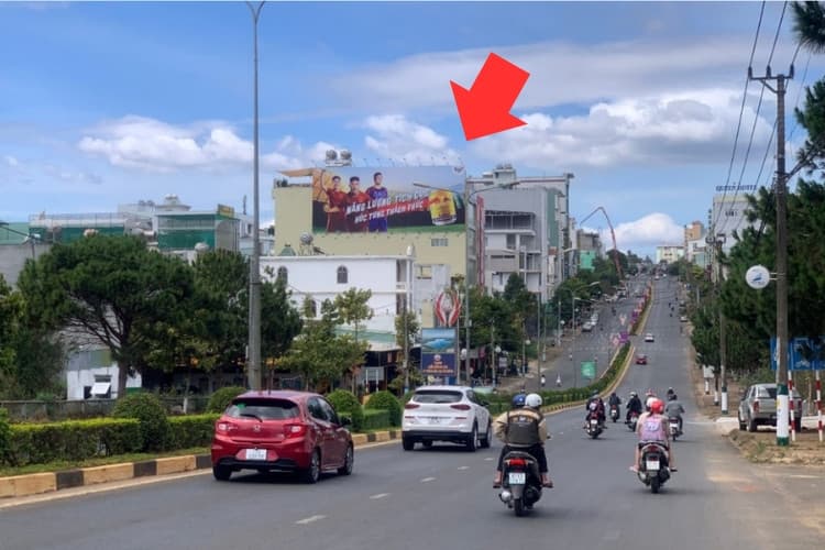 Day view- Horizontal Wallscape Billboard at 100 Nguyen Tat Thanh, Pleiku Ward, Gia Lai