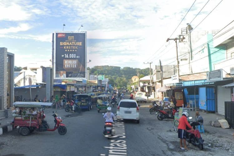 Vertical Static Billboard at Jl. Dr. Cipto, Seketeng, Kabupaten Sumbawa, Nusa Tenggara Barat