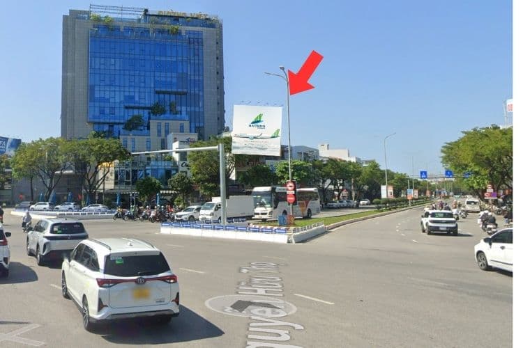 1 Panel Horizontal Wallscape Billboard at 26 Nguyen Huu Tho, Hoa Cuong Ward, Da Nang City (Duy Tan Roundabout)