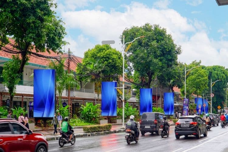 1 Panel Vertical Lamp Pole Billboard at Jl. Panglima Polim, Kebayoran Baru, Jakarta Selatan, DKI Jakarta (nearby M Bloc)