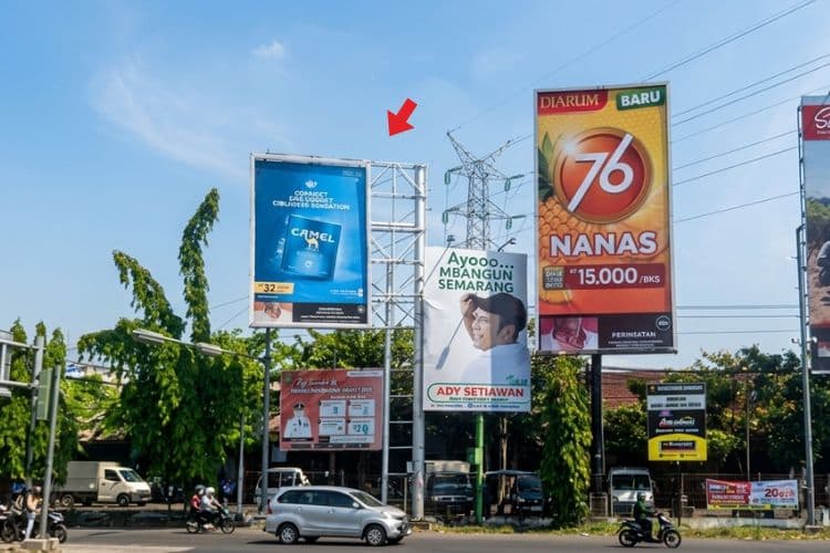 Vertical Static Billboard at Jl. Majapahit, Semarang, Jawa Tengah (exit Tol Gayamsari)