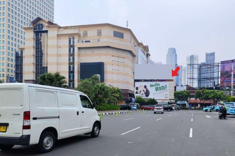 Horizontal Static Billboard at Jl. Asia Afrika, Jakarta Pusat, DKI Jakarta (attached to Wuling Showroom)