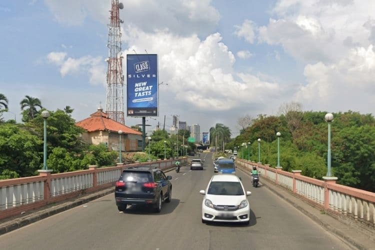 1 Sided Vertical Static Billboard at Jl. Raya Kelapa Gading Utara, Tangerang Selatan, Banten (Gading Serpong Bridge)