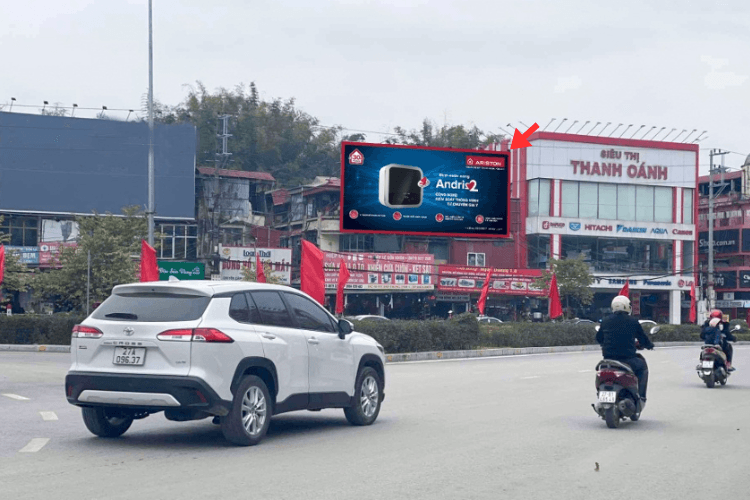 1 Bảng quảng cáo ốp tường tại Kiot 1,2 Chợ Trung tâm 1, Phường Điện Biên Phủ, Điện Biên